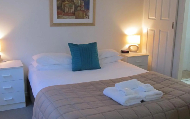 Costa D'ora Apartments – Guest Rooms – Gold Coast