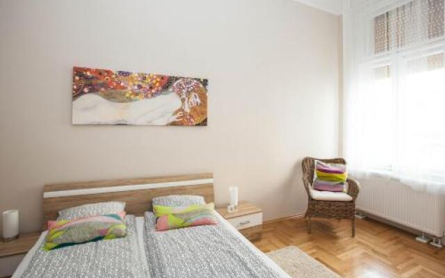 Mentha Apartments