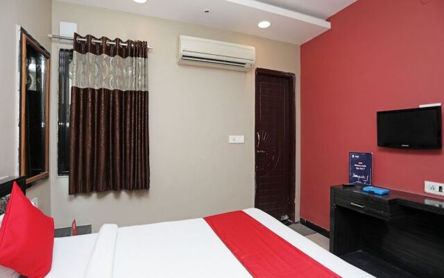 OYO 13392 Hotel Neeraj