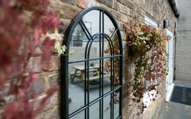 One Warwick Park Hotel