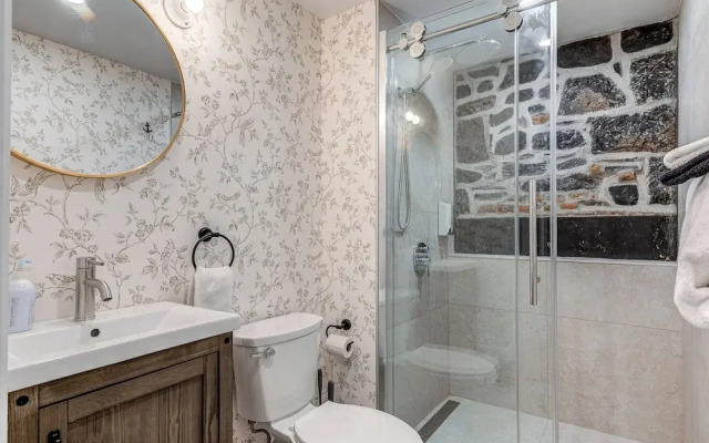 Elegant 1 Bedroom Suite