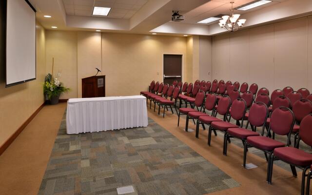 Holiday Inn Madison at The American Center by IHG