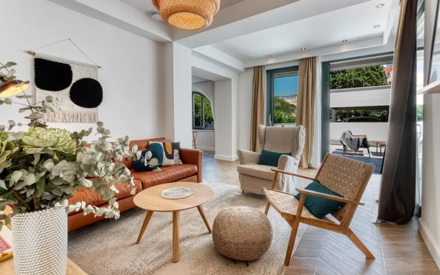 Luxury B.one Apartment