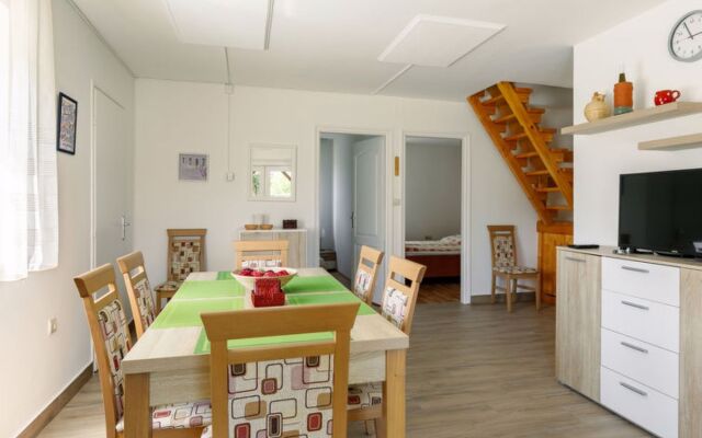 House Pyrus Balatonmariafurdo