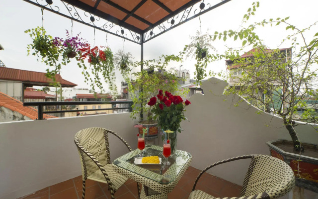 Golden Sail Hotel