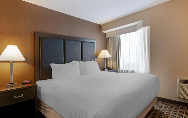Best Western Plus Burlington Inn & Suites