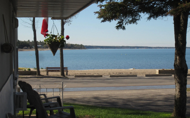 Balm Beach Resort & Motel