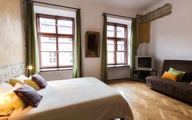 Sunny Studio In The Old Town, Just 50 Meters From The Main Square!