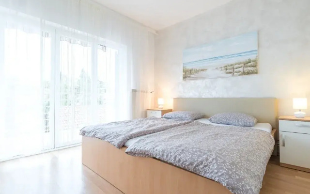 Spacious Holiday Home near Sea