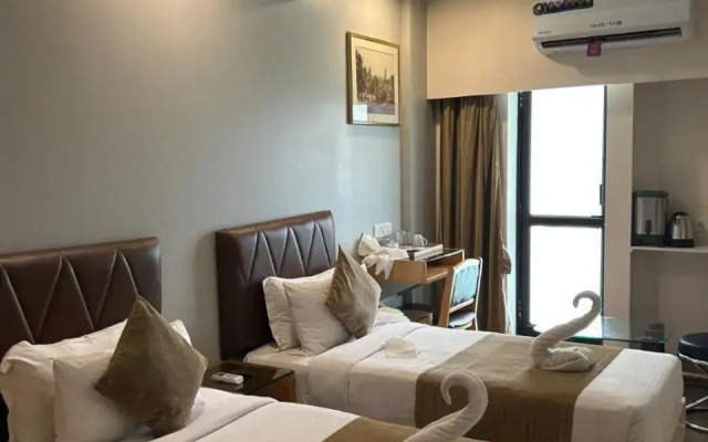 The Excellency by OYO Rooms