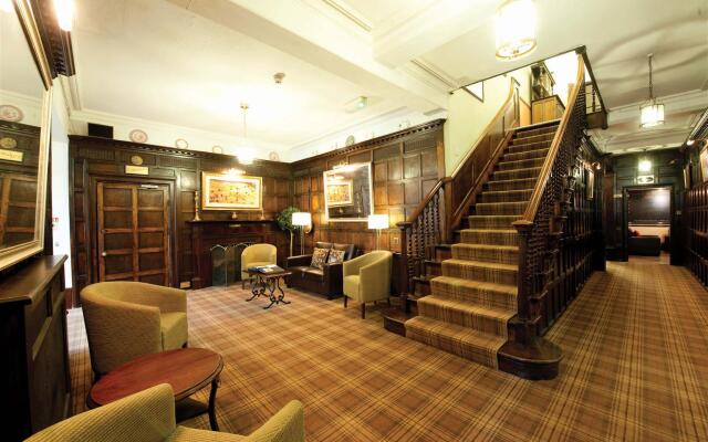 Cross Lanes Hotel