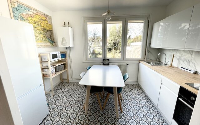 Belle maison avec grand jardin et garage