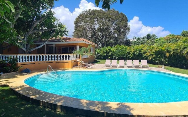 Great 4 Bedroom Getaway Villa With Large Private Pool