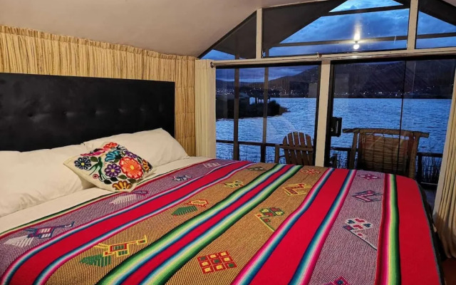 Uros Qhota Uta Lodge