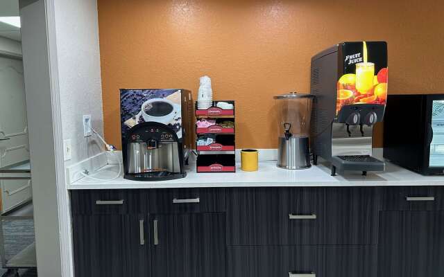 La Quinta Inn & Suites by Wyndham Orlando South
