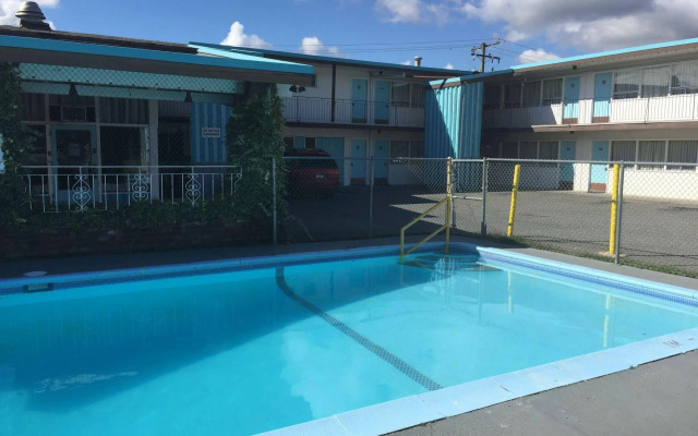 Tyee Village Motel