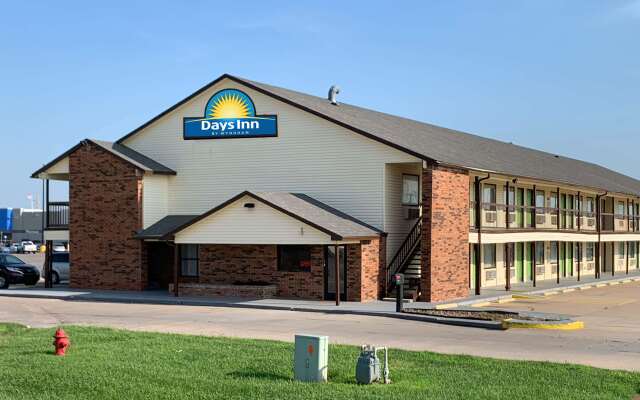 Days Inn by Wyndham Pratt