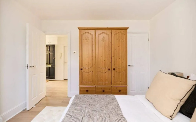 The Streatham Crib - Bright 2bdr Flat