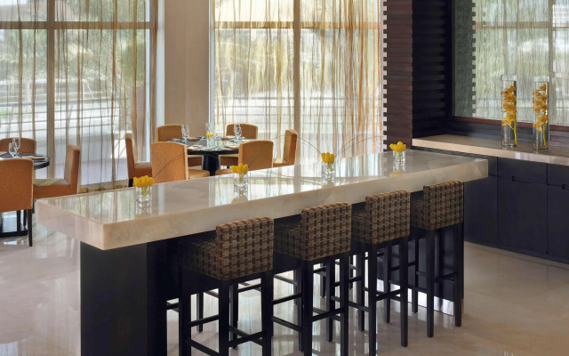 Mövenpick Jumeirah Lakes Towers Hotel