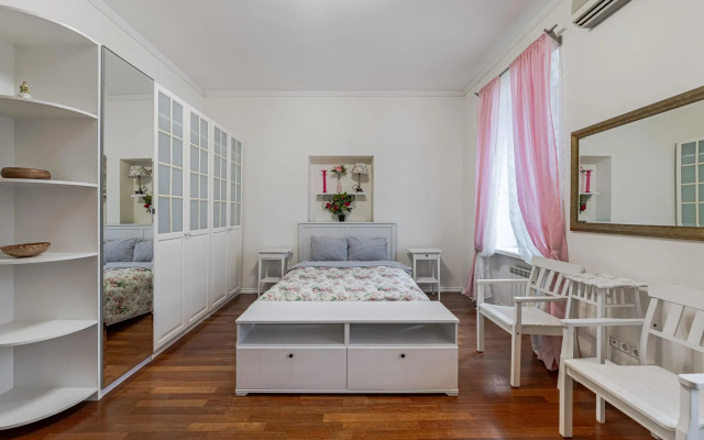 Smart Host на бульваре Страстной