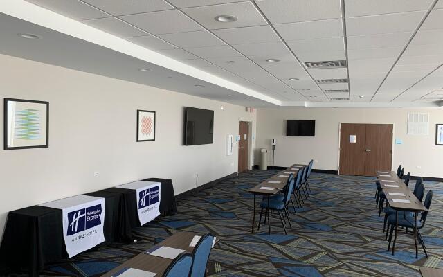 Holiday Inn Express & Suites Chicago - Hoffman Estates by IHG