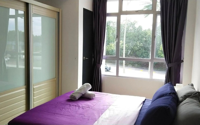 8pax Mount austin Midori Green homestay