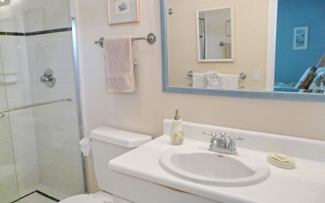 Cozy Home With Sunroom, Pool and Steps to Beach