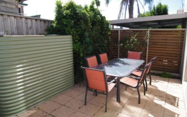 Adrift, 5B Scott Street