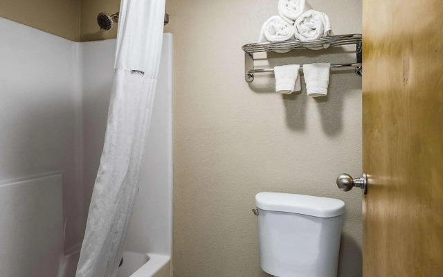 La Casa Inn & Suites - Middleboro