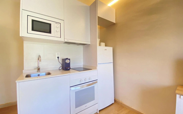 R126 Beachfront Apartment Sant Salvador