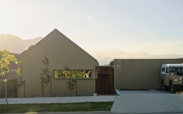 Scout - Architectural Design - Sleeps 6
