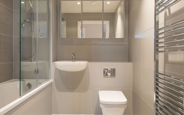 Elegant 2-bedroom Flat Vith Views in Battersea