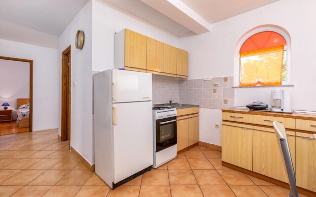 Beautiful Home in Sisan With Wifi and 4 Bedrooms