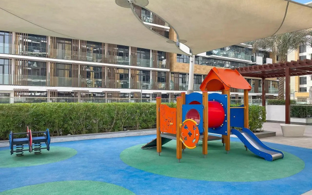 1Br Azizi Riviera B7, Pool View