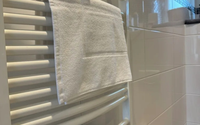 4 room new apartment center contactless