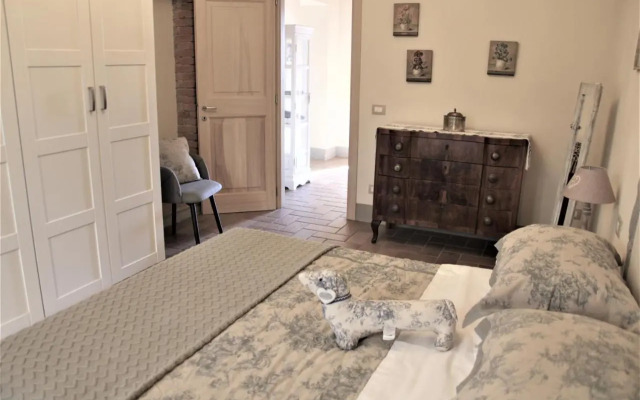 CASALE e GIARDINO a 10 minuti da SIENA