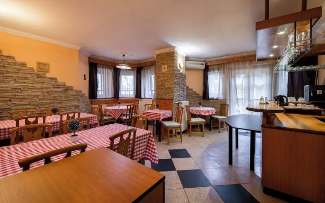 Kristal Hotel