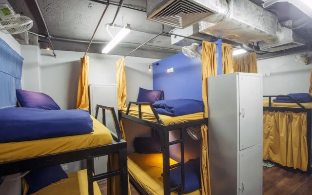 RedDoorz Hostel @ Signature Inn