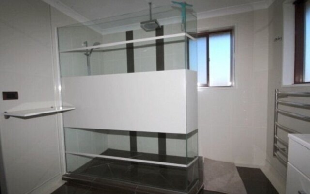 12 Tarndale Place