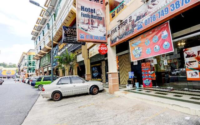 OYO 90350 Hotel Five Star 2