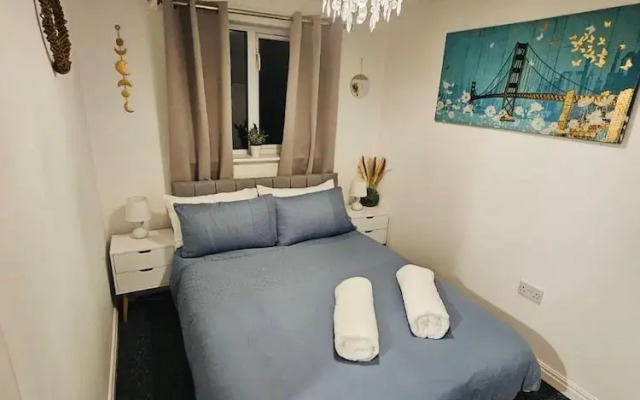 Stylish 3 Bed Home Parking City centre