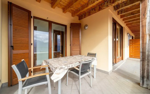 Willow Apartment With Lakeview by Wonderful Italy