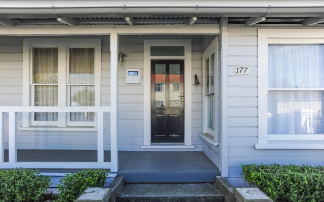 Puriri Downtown Villa - Napier Holiday Home