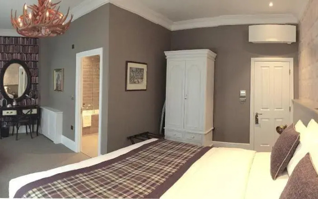 The Grafton Arms Pub & Rooms