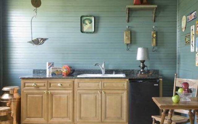 The Carriage House Inn Bed & Breakfast