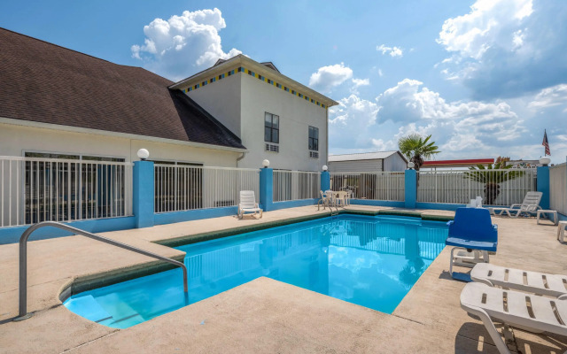 Days Inn by Wyndham Alma