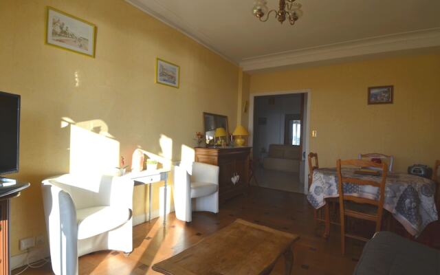 Period apartment 5 persons with Sea View and Parking in Port of Nice