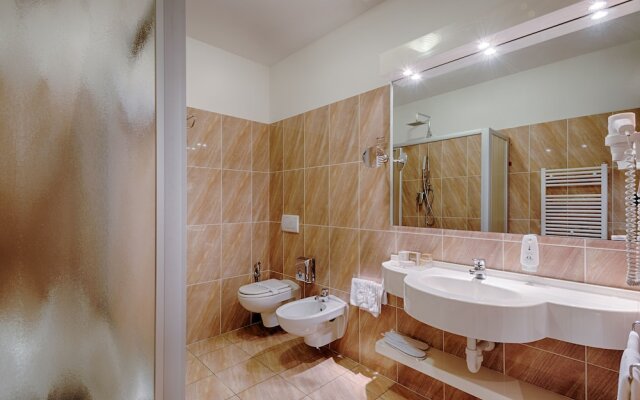 Continental Urban Art Hotel