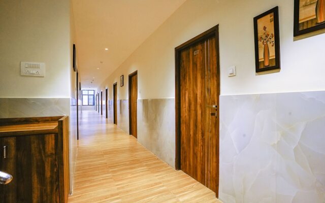 Fabhotel Moonlite Residency