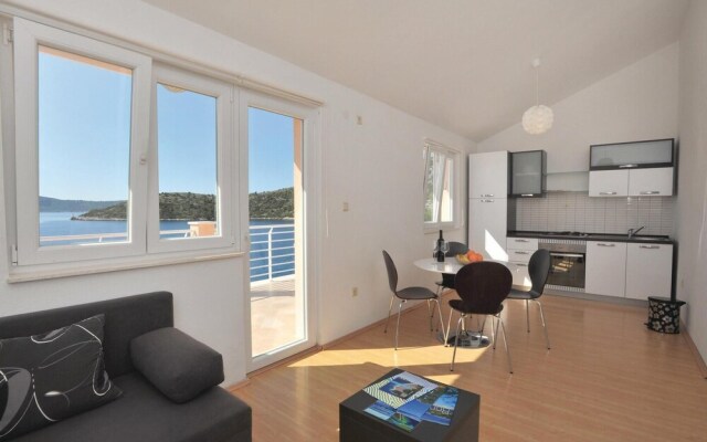 Nice Home in Vinisce With Wifi and 2 Bedrooms